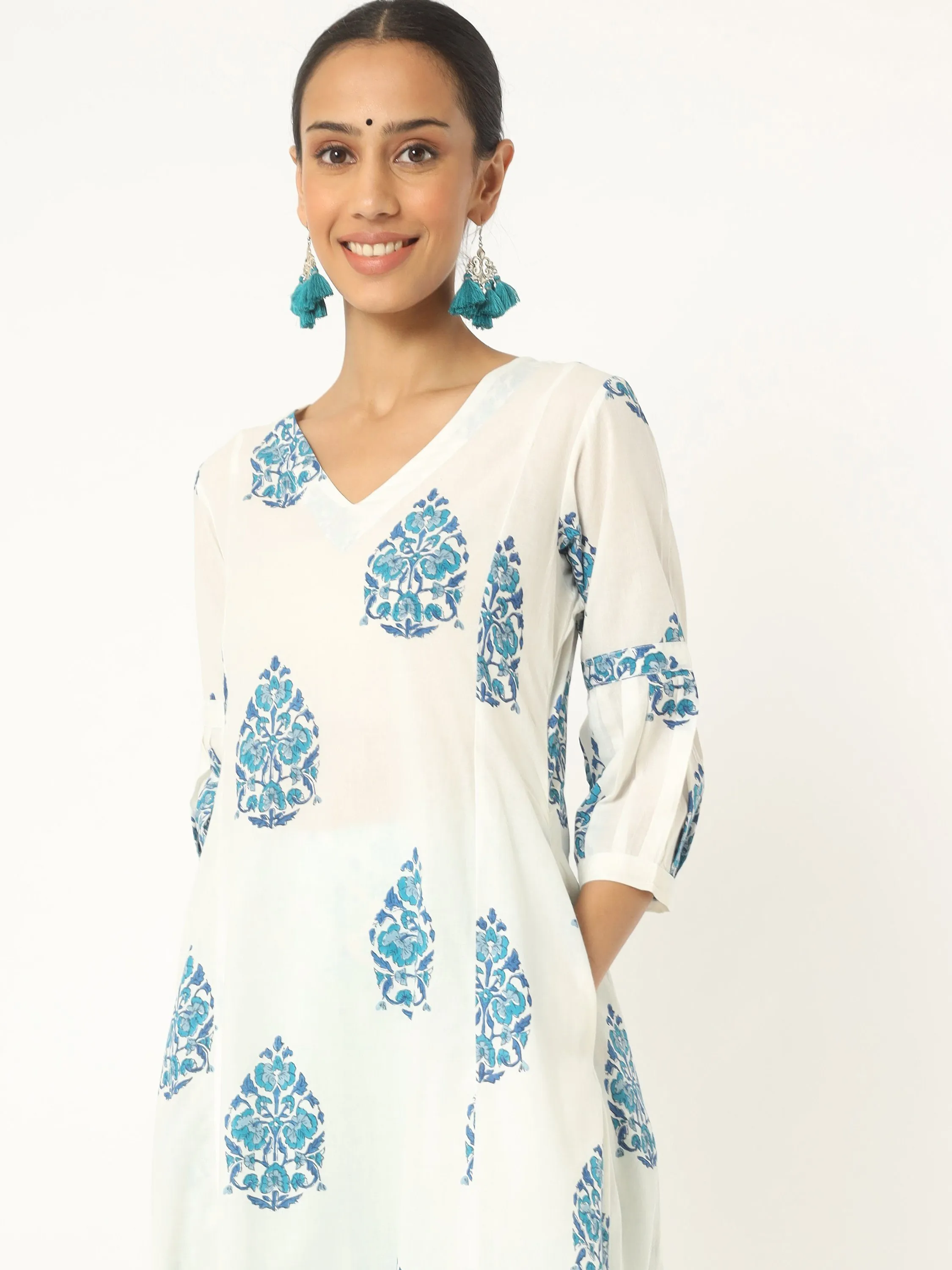 'Akari' White Mulmul Kurti And Trouser Set