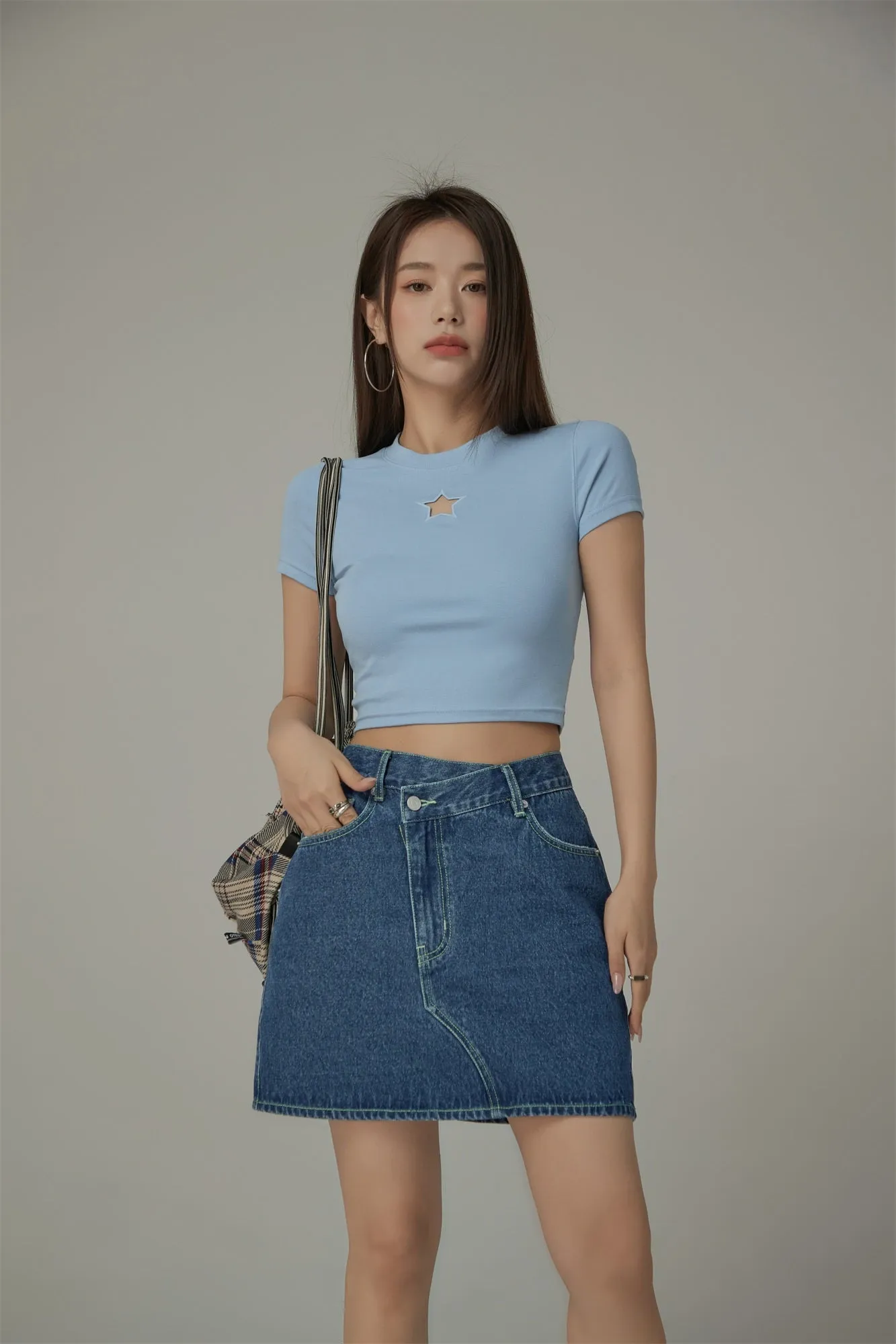 Basic Star Cut Out Short Sleeve Cropped T-Shirt