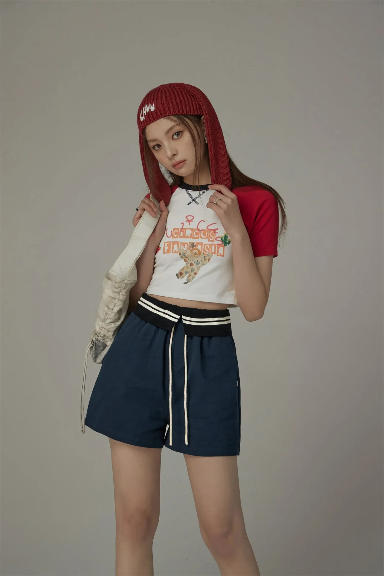 Chuu Circus Contrast Raglan Cropped T-Shirt