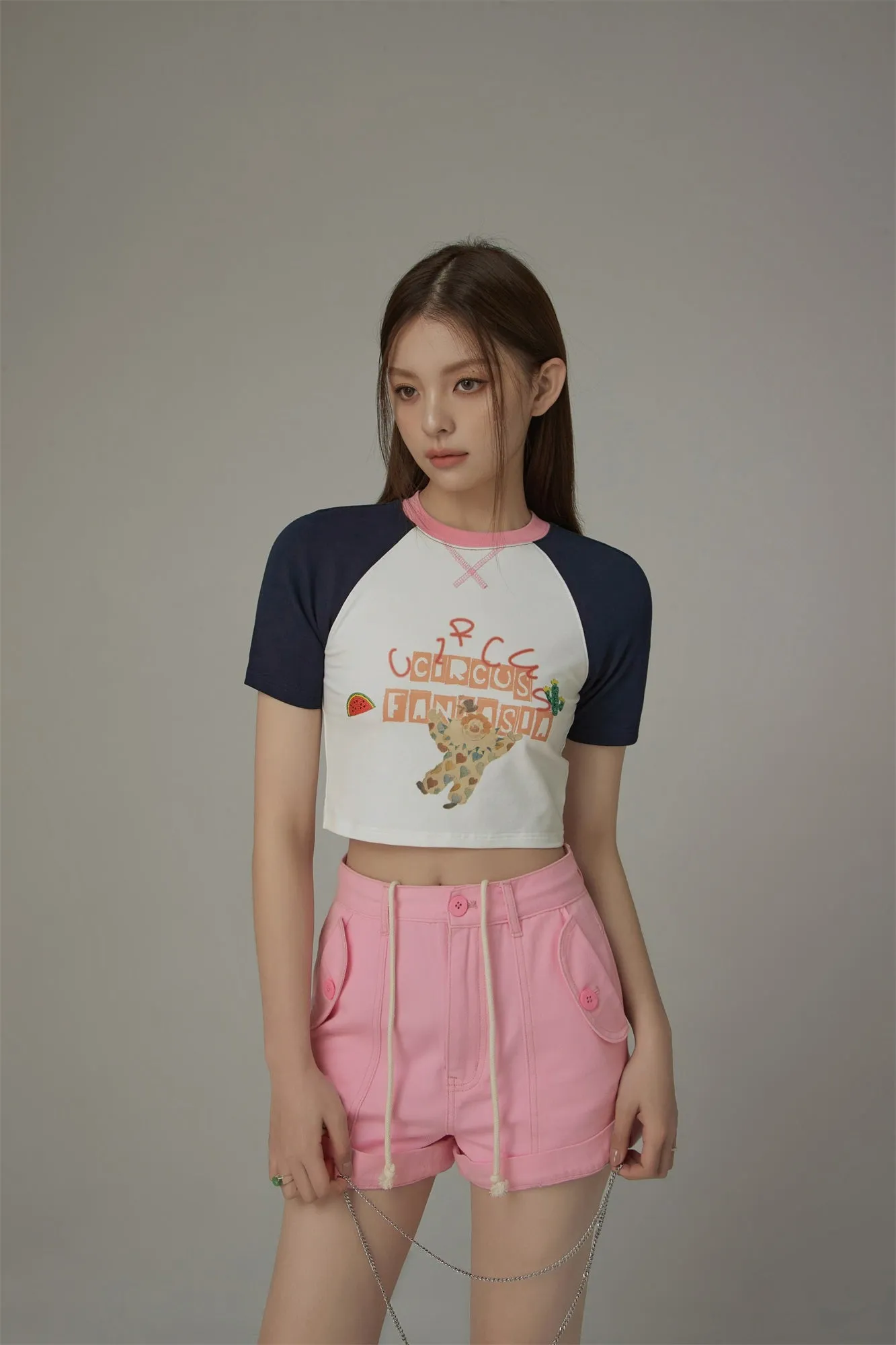 Chuu Circus Contrast Raglan Cropped T-Shirt