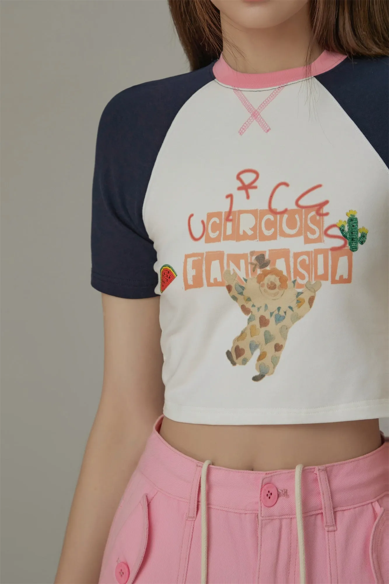 Chuu Circus Contrast Raglan Cropped T-Shirt