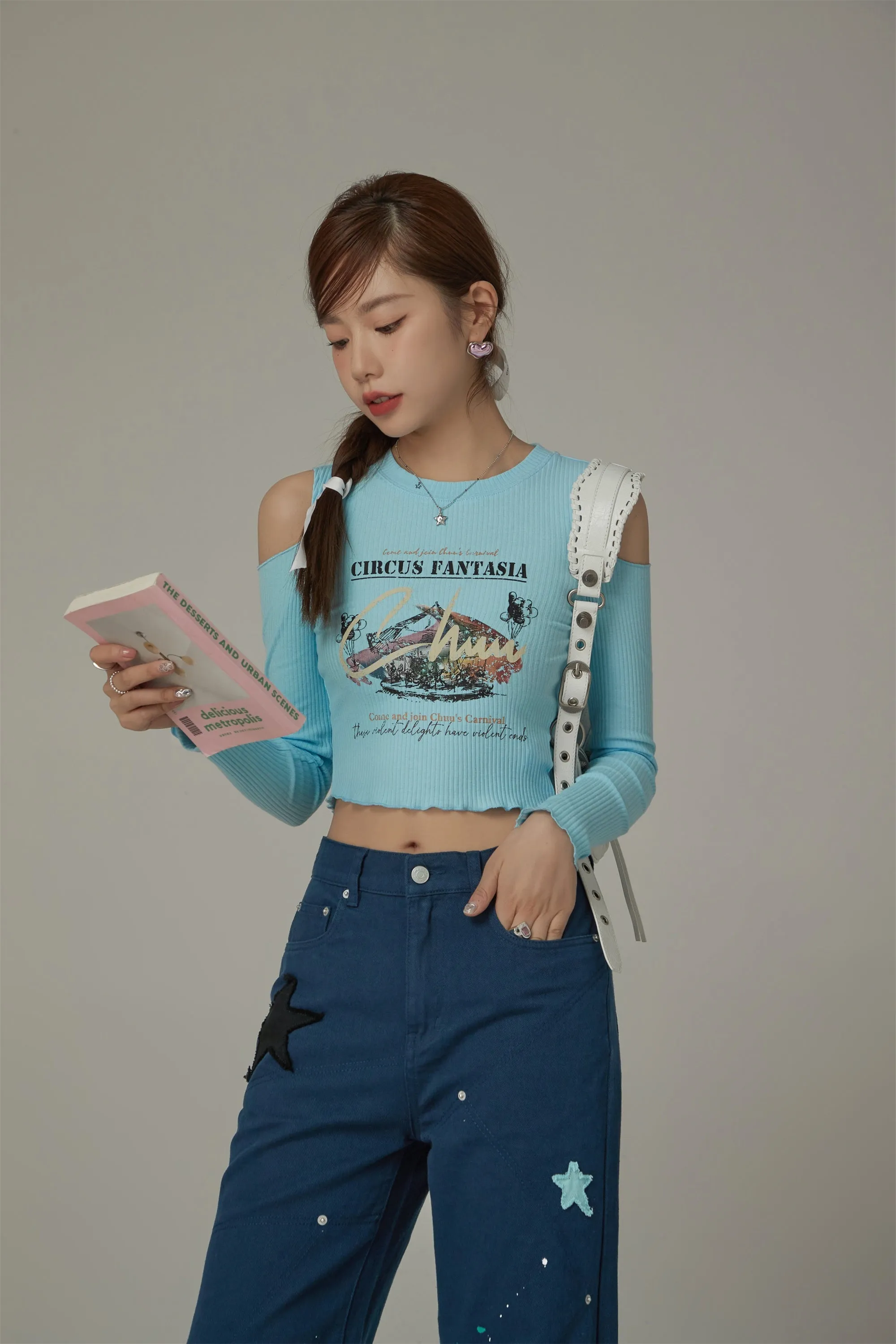 Chuu Circus Off-The-Shoulder Ribbed T-Shirt