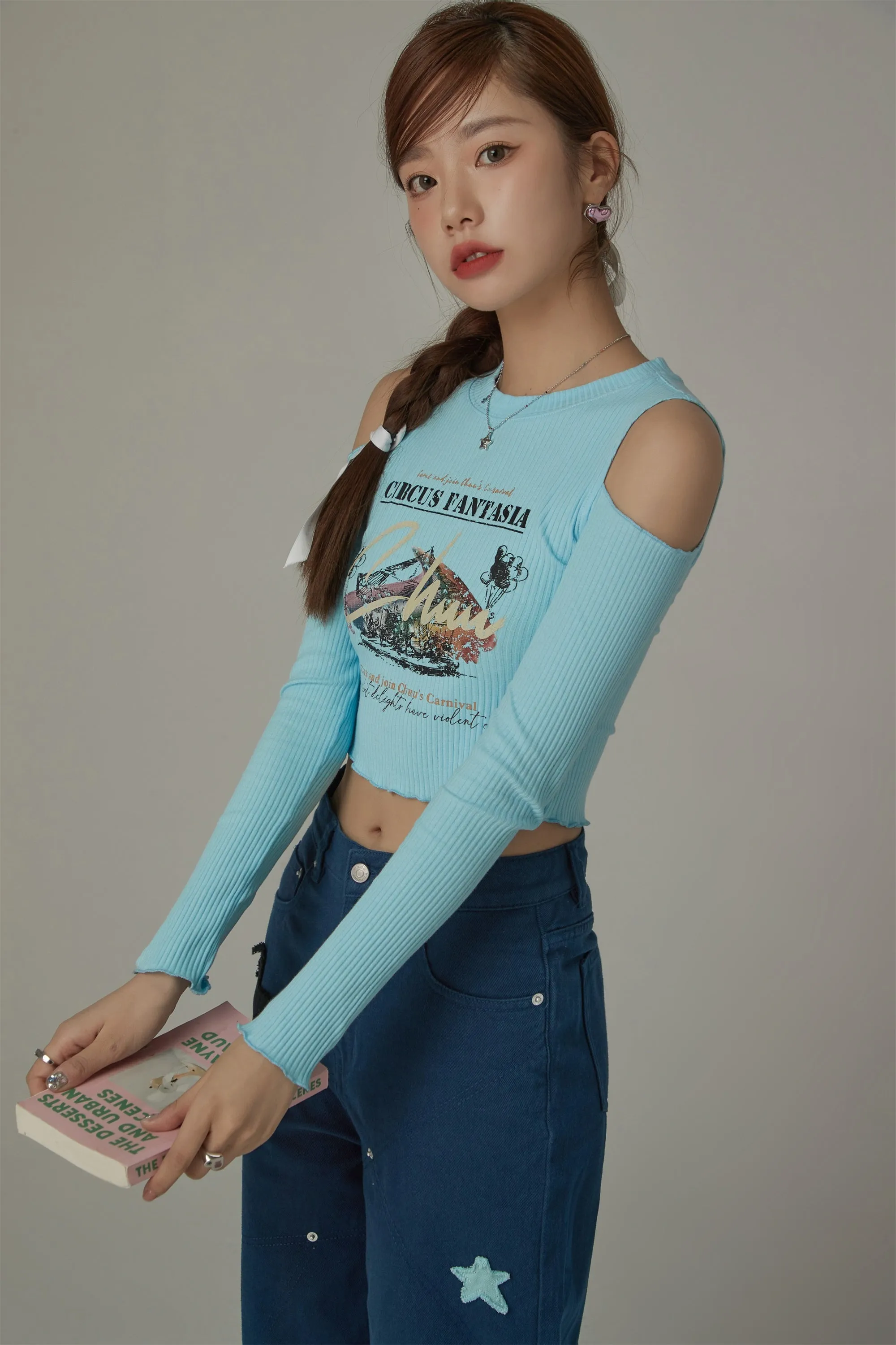 Chuu Circus Off-The-Shoulder Ribbed T-Shirt