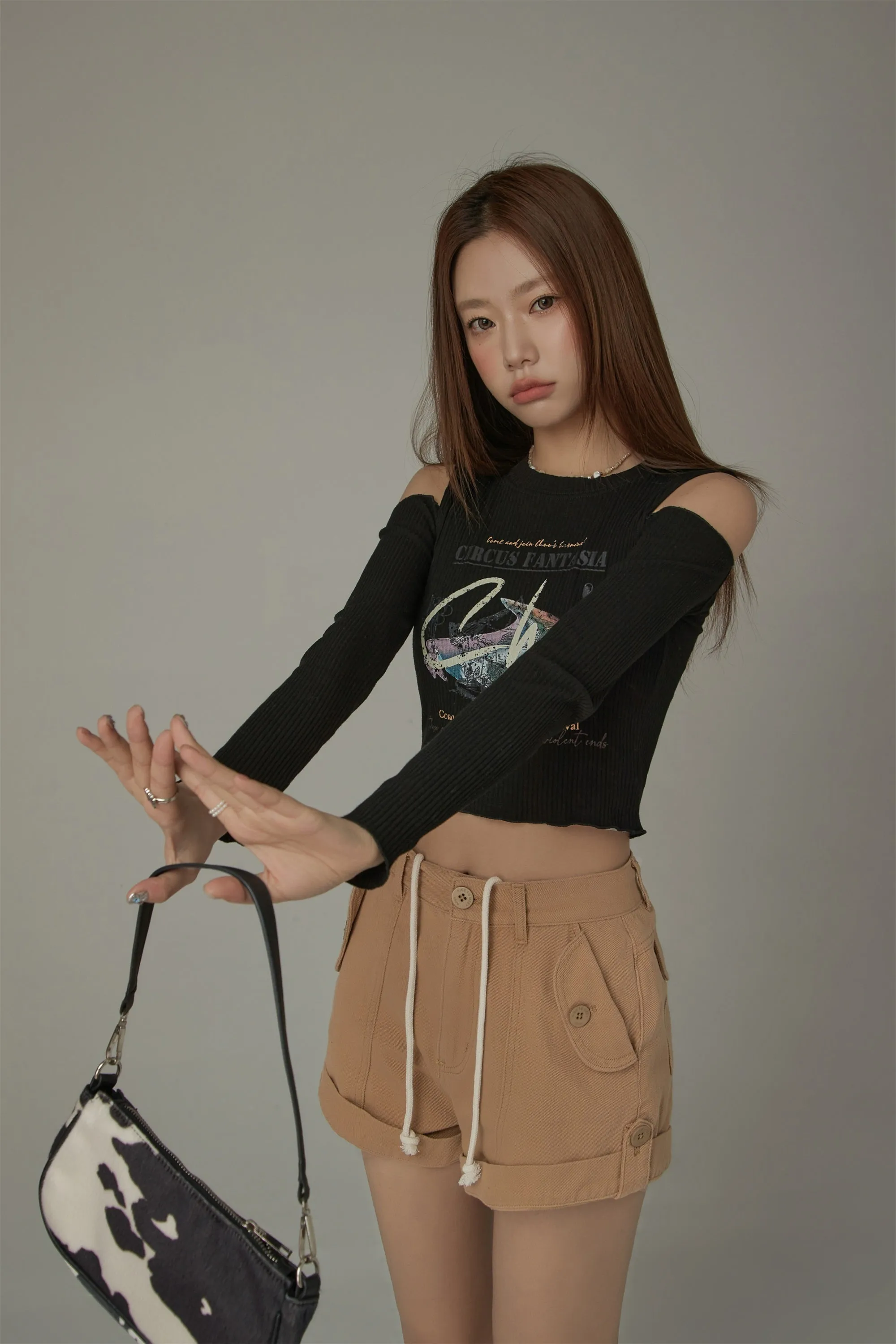 Chuu Circus Off-The-Shoulder Ribbed T-Shirt