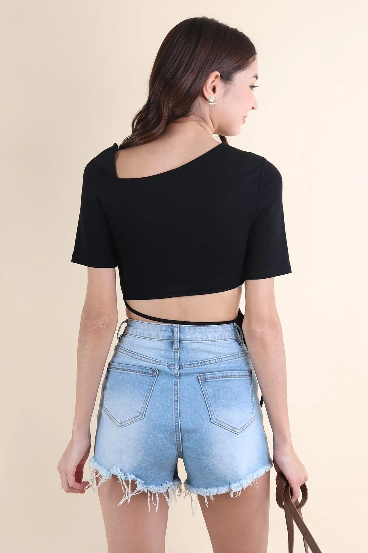 EVERDEEN TOGA TOP IN BLACK