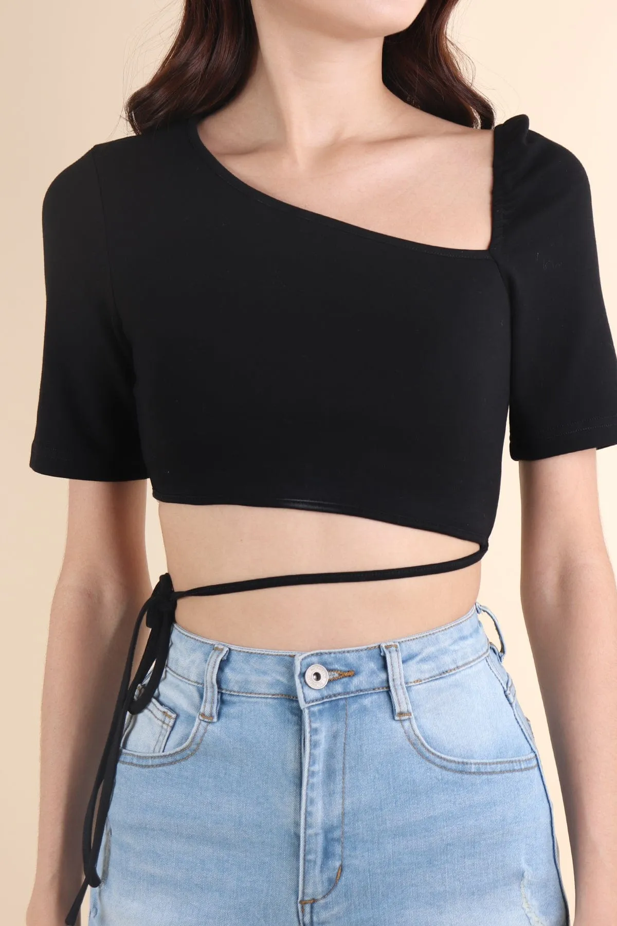 EVERDEEN TOGA TOP IN BLACK