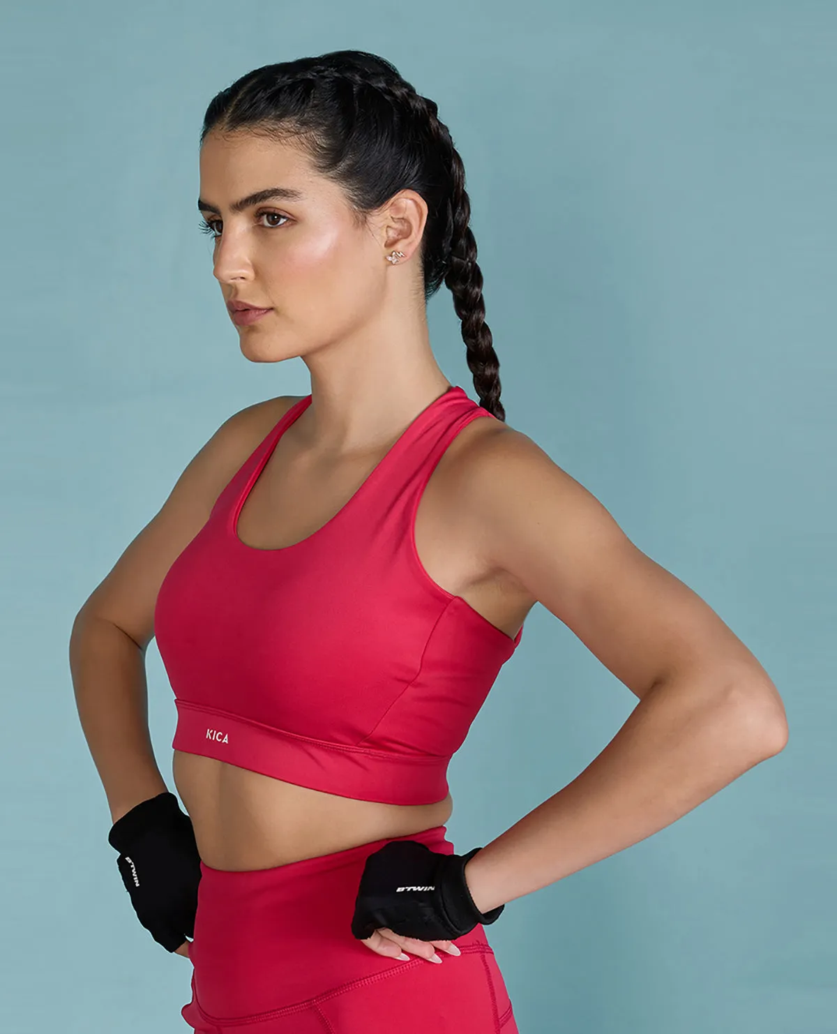 Fashionable Strappy Sports Bra with Removable Pads